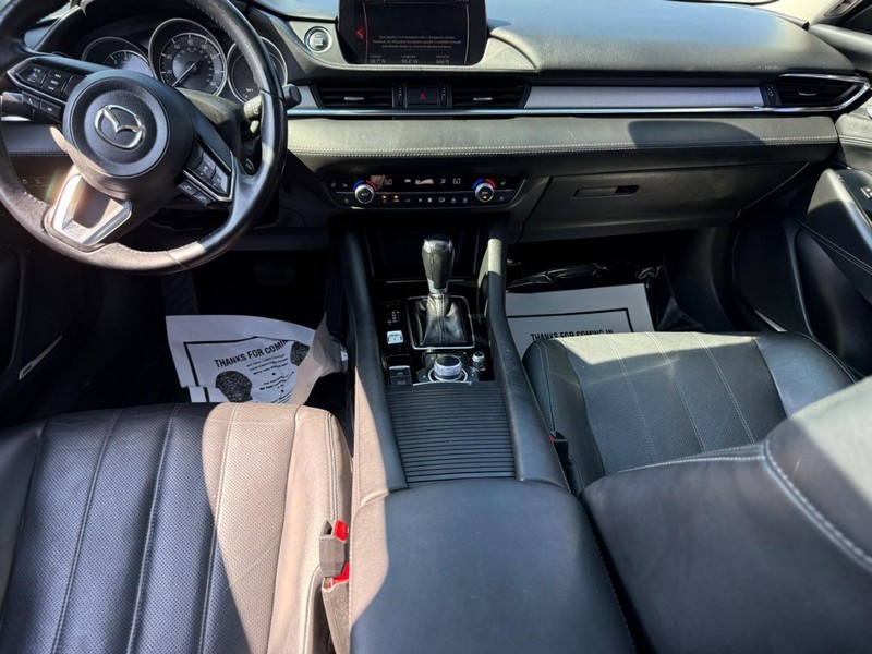 Mazda MAZDA6 Vehicle Full-screen Gallery Image 12