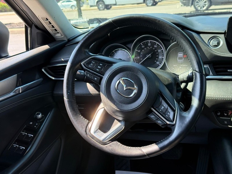 Mazda MAZDA6 Vehicle Full-screen Gallery Image 13