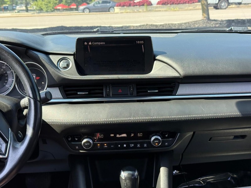 Mazda MAZDA6 Vehicle Full-screen Gallery Image 14