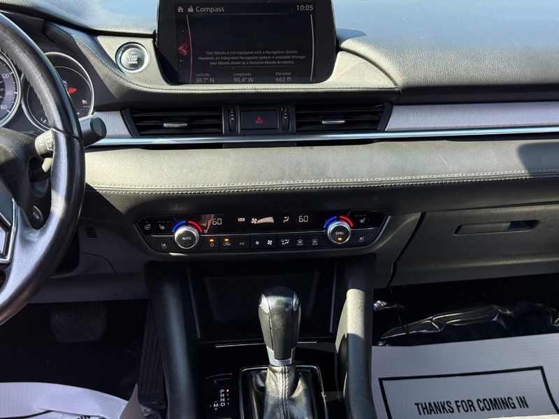 Mazda MAZDA6 Vehicle Full-screen Gallery Image 15