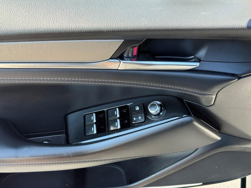 Mazda MAZDA6 Vehicle Full-screen Gallery Image 17