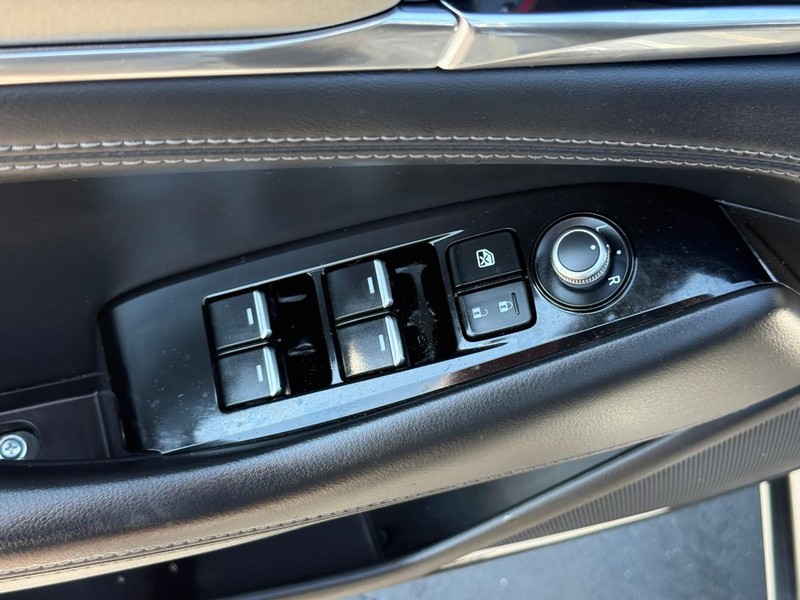 Mazda MAZDA6 Vehicle Full-screen Gallery Image 18