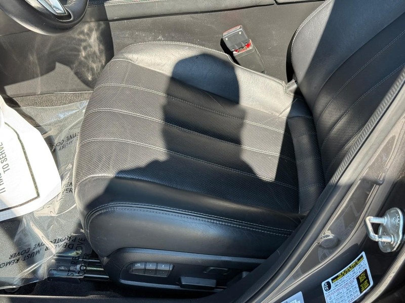 Mazda MAZDA6 Vehicle Full-screen Gallery Image 19