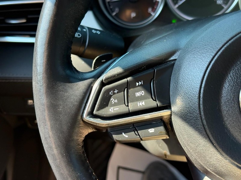 Mazda MAZDA6 Vehicle Full-screen Gallery Image 21