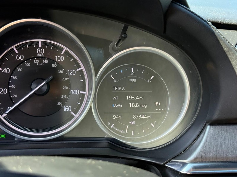 Mazda MAZDA6 Vehicle Full-screen Gallery Image 23