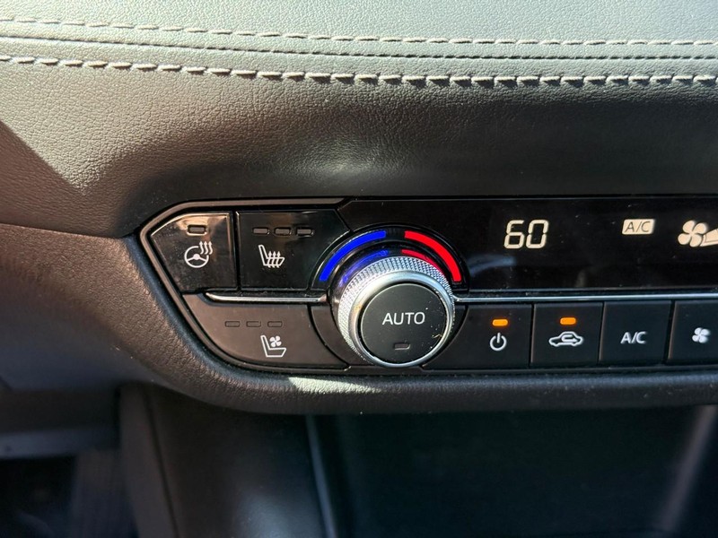 Mazda MAZDA6 Vehicle Full-screen Gallery Image 25
