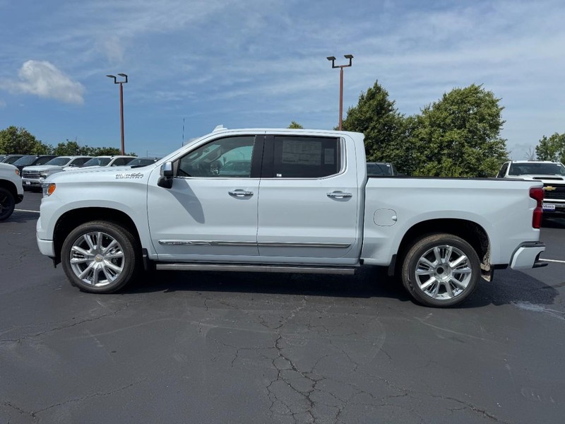 Chevrolet Silverado 1500 Vehicle Full-screen Gallery Image 2