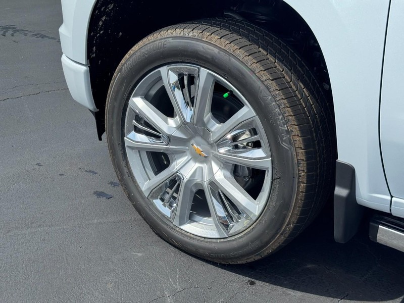 Chevrolet Silverado 1500 Vehicle Full-screen Gallery Image 4