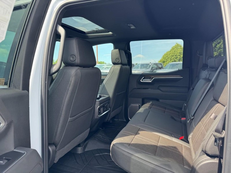 Chevrolet Silverado 1500 Vehicle Full-screen Gallery Image 5