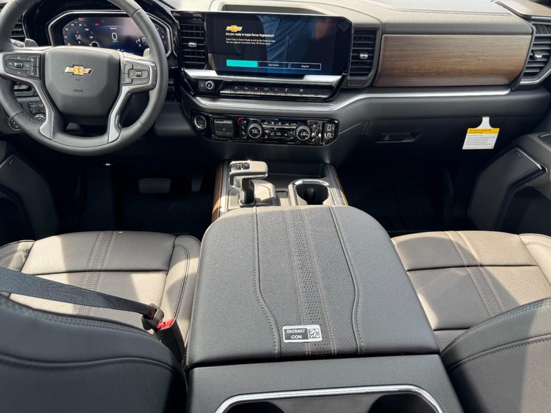 Chevrolet Silverado 1500 Vehicle Full-screen Gallery Image 6