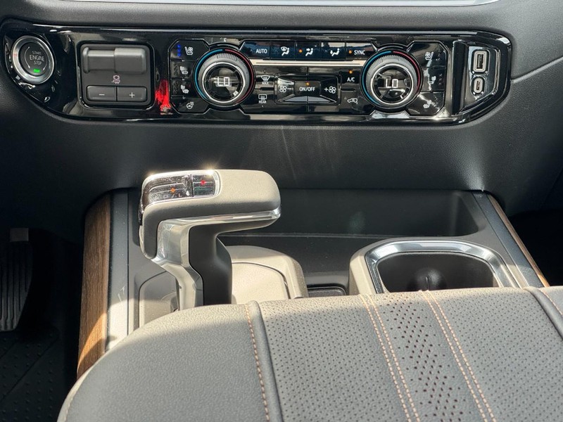 Chevrolet Silverado 1500 Vehicle Full-screen Gallery Image 9