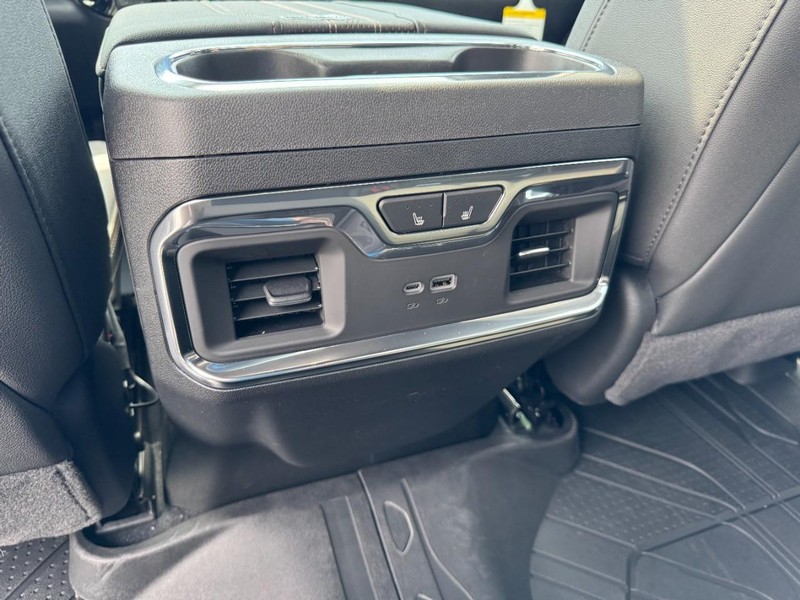 Chevrolet Silverado 1500 Vehicle Full-screen Gallery Image 10