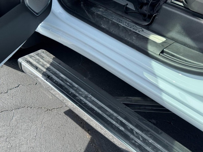 Chevrolet Silverado 1500 Vehicle Full-screen Gallery Image 11
