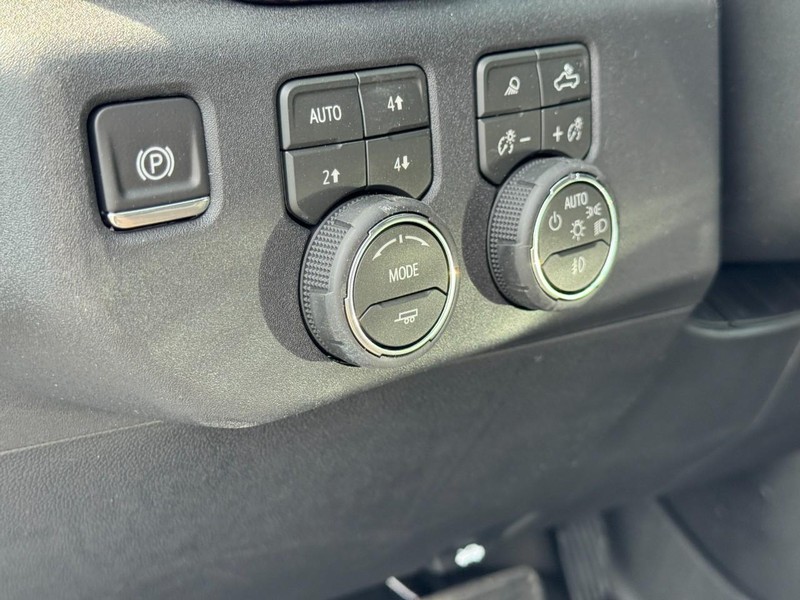 Chevrolet Silverado 1500 Vehicle Full-screen Gallery Image 14