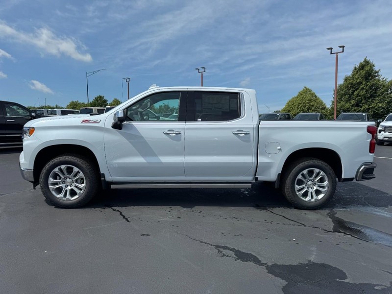 Chevrolet Silverado 1500 Vehicle Full-screen Gallery Image 2