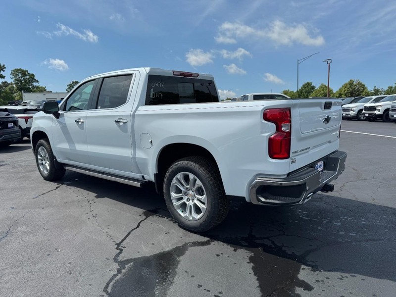 Chevrolet Silverado 1500 Vehicle Full-screen Gallery Image 3