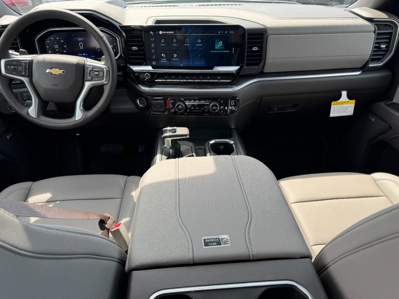 Chevrolet Silverado 1500 Vehicle Full-screen Gallery Image 5