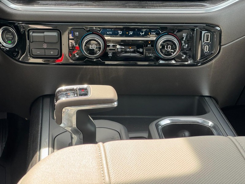 Chevrolet Silverado 1500 Vehicle Full-screen Gallery Image 8