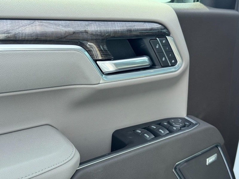 Chevrolet Silverado 1500 Vehicle Full-screen Gallery Image 10