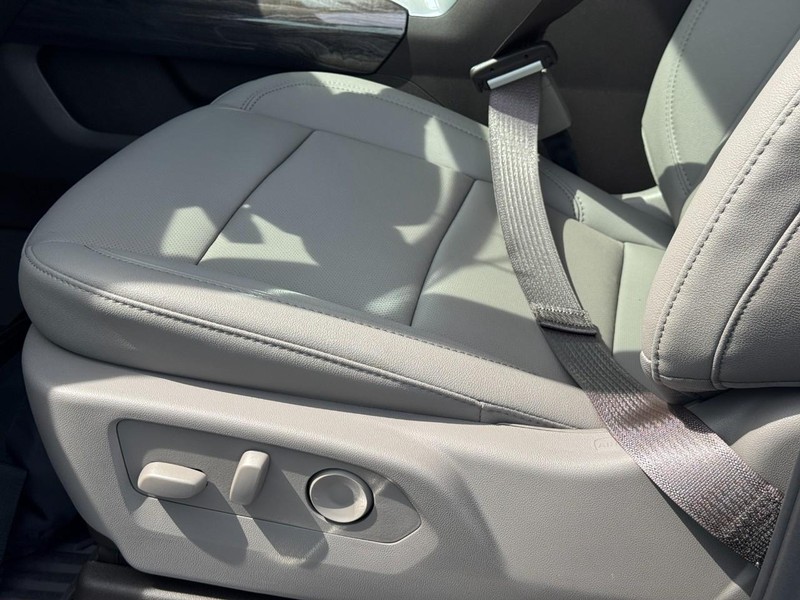 Chevrolet Silverado 1500 Vehicle Full-screen Gallery Image 11