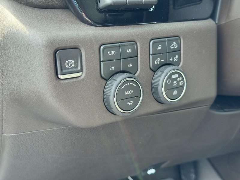 Chevrolet Silverado 1500 Vehicle Full-screen Gallery Image 12