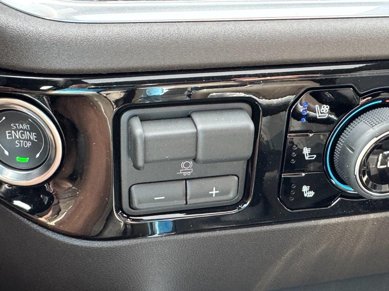 Chevrolet Silverado 1500 Vehicle Full-screen Gallery Image 15
