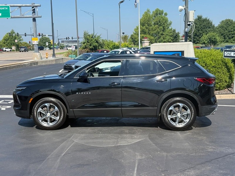 Chevrolet Blazer Vehicle Full-screen Gallery Image 2