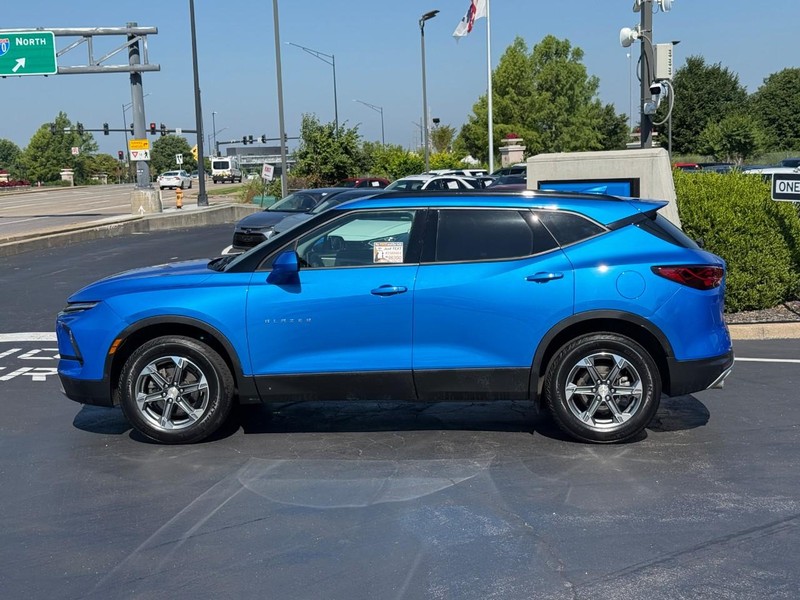 Chevrolet Blazer Vehicle Full-screen Gallery Image 2