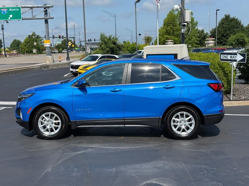 Chevrolet Equinox Vehicle Full-screen Gallery Image 2