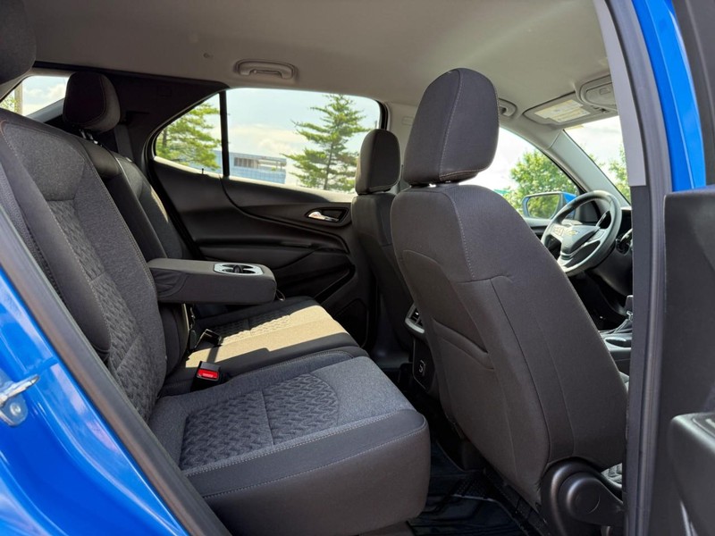 Chevrolet Equinox Vehicle Full-screen Gallery Image 10
