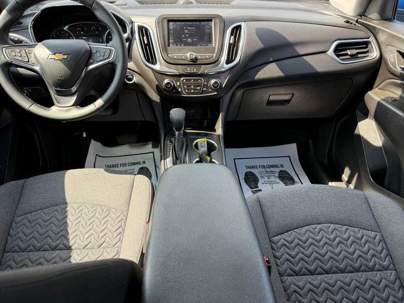 Chevrolet Equinox Vehicle Full-screen Gallery Image 11