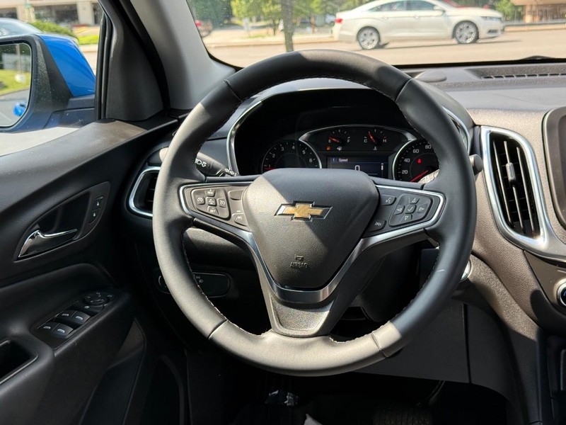 Chevrolet Equinox Vehicle Full-screen Gallery Image 12