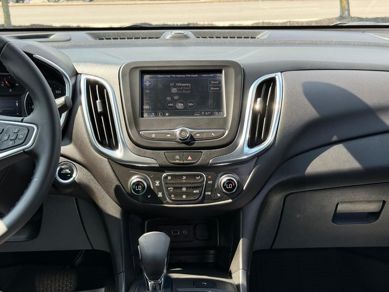 Chevrolet Equinox Vehicle Full-screen Gallery Image 13