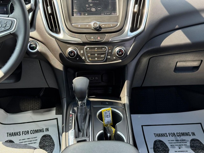 Chevrolet Equinox Vehicle Full-screen Gallery Image 14