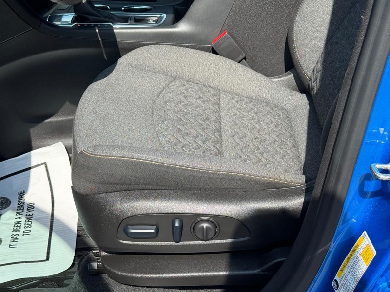 Chevrolet Equinox Vehicle Full-screen Gallery Image 16