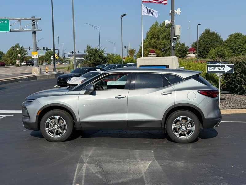 Chevrolet Blazer Vehicle Full-screen Gallery Image 02