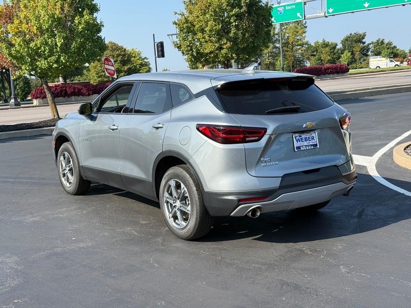 Chevrolet Blazer Vehicle Full-screen Gallery Image 03