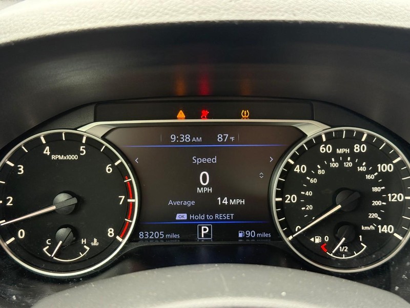 Nissan Altima Vehicle Full-screen Gallery Image 21