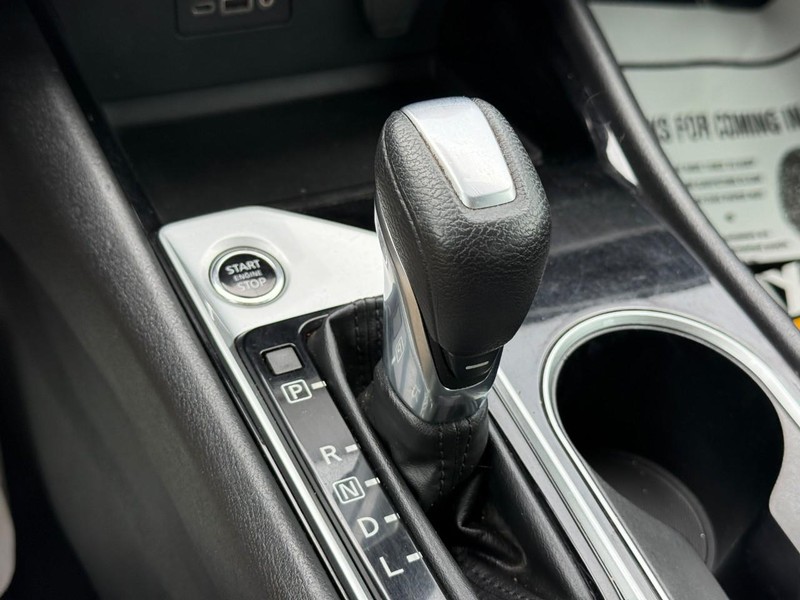 Nissan Altima Vehicle Full-screen Gallery Image 22
