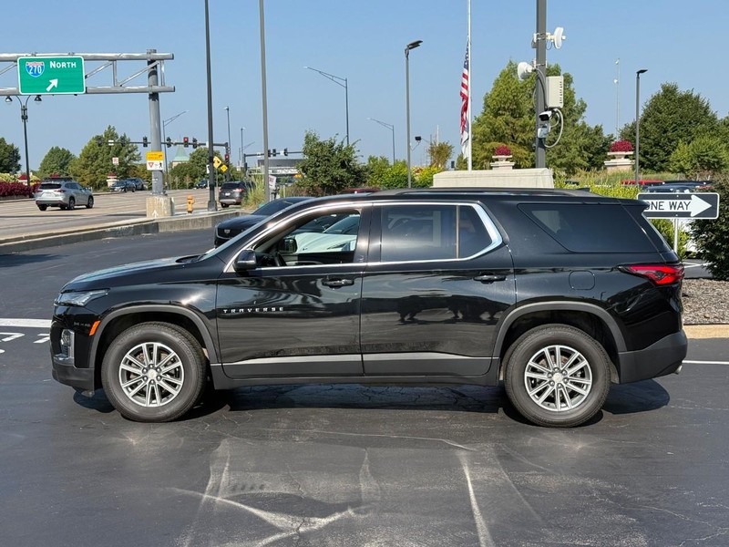 Chevrolet Traverse Vehicle Full-screen Gallery Image 2