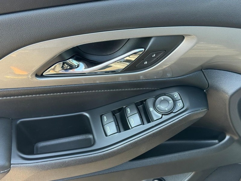 Chevrolet Traverse Vehicle Full-screen Gallery Image 16