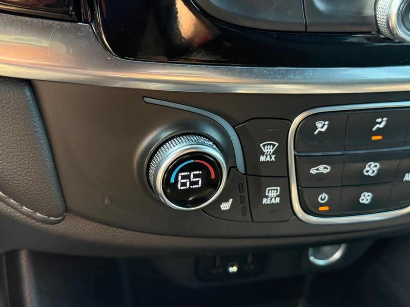 Chevrolet Traverse Vehicle Full-screen Gallery Image 23