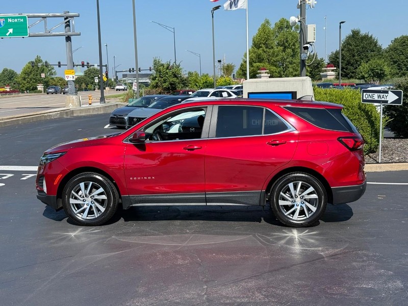 Chevrolet Equinox Vehicle Full-screen Gallery Image 2