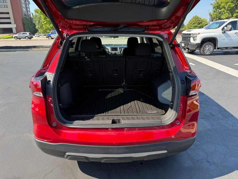 Chevrolet Equinox Vehicle Full-screen Gallery Image 6
