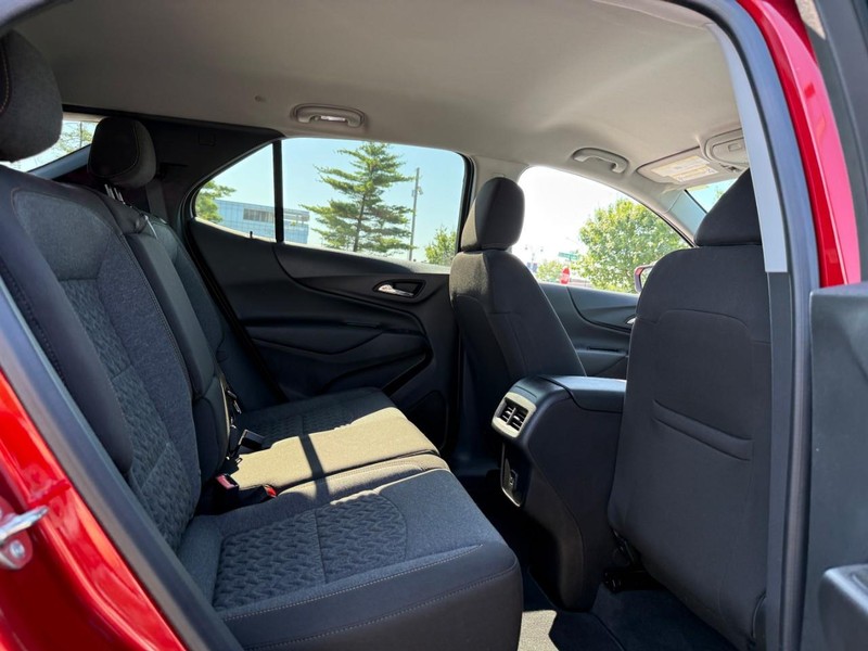 Chevrolet Equinox Vehicle Full-screen Gallery Image 11