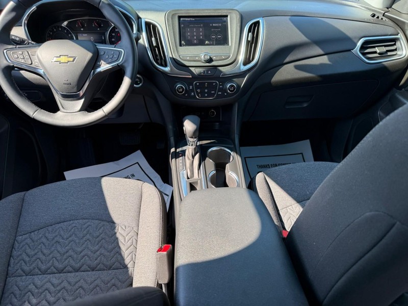 Chevrolet Equinox Vehicle Full-screen Gallery Image 12