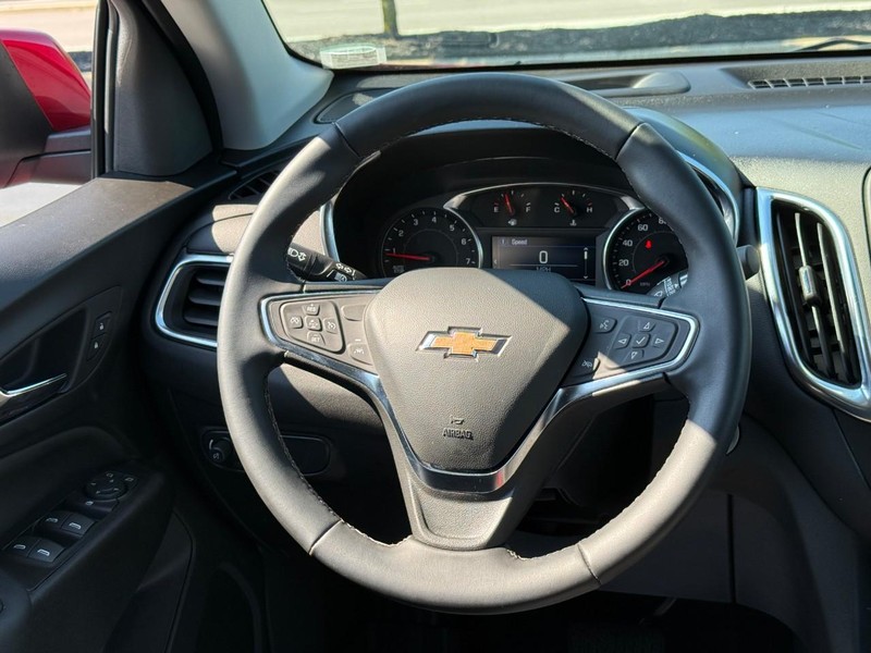 Chevrolet Equinox Vehicle Full-screen Gallery Image 13