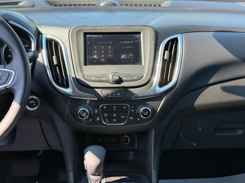 Chevrolet Equinox Vehicle Full-screen Gallery Image 14