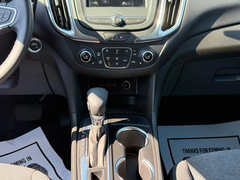 Chevrolet Equinox Vehicle Full-screen Gallery Image 15
