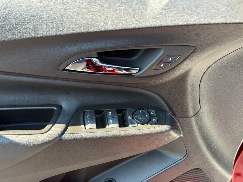Chevrolet Equinox Vehicle Full-screen Gallery Image 16
